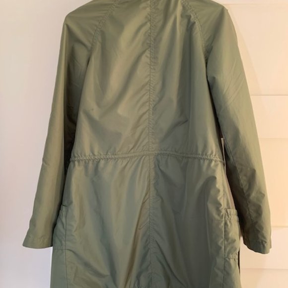 Army Green Windbreaker/Raincoat - Picture 6 of 8